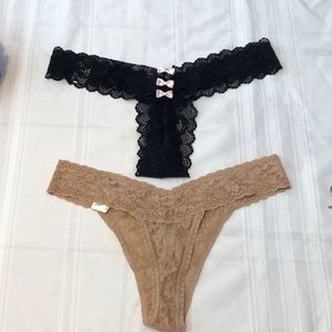 DELICATES NWT 2 pair  Women's thong panties- both size 8
